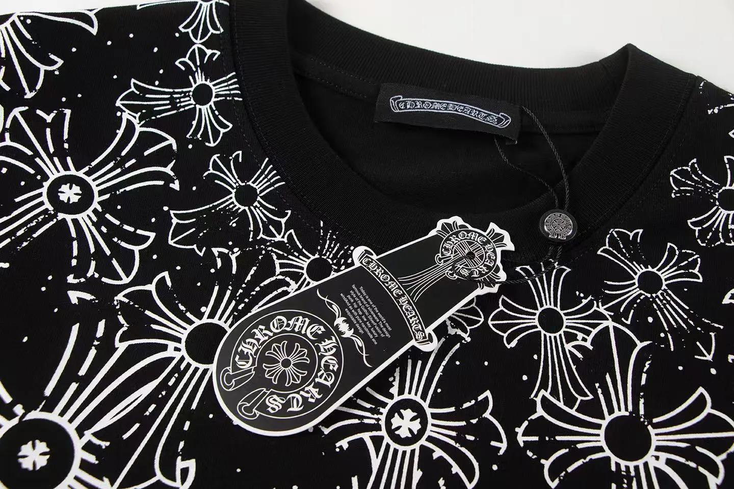 🅿️150 Style: 2025 new Croix Heart short-sleeved T-shirt Material: High version 300g double yarn combed cotton Size: S～XL Color: Black Style number: Z026